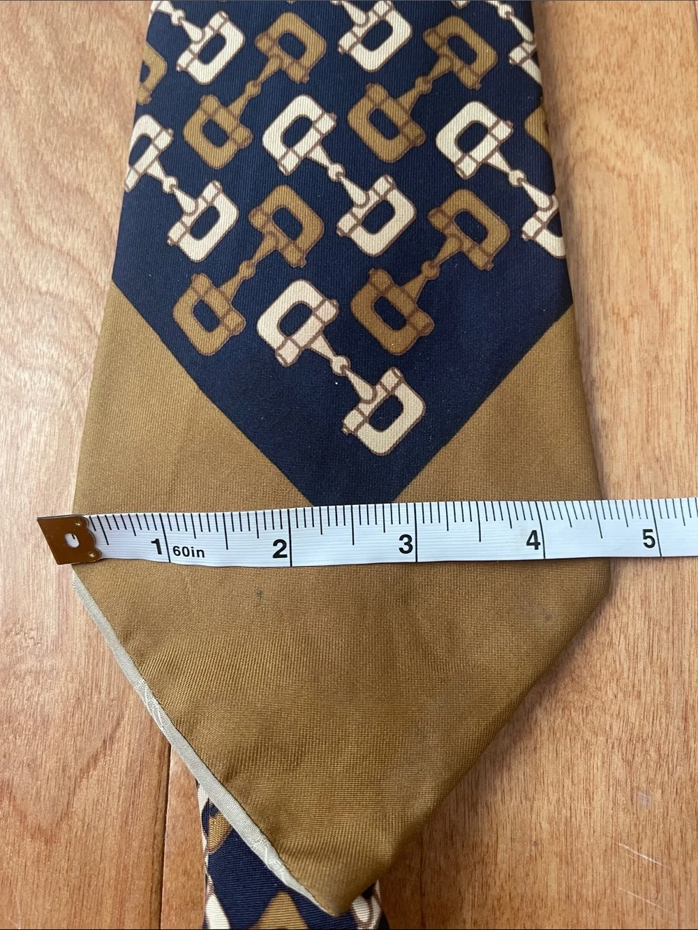 1970s Gucci Silk Chain-Print Men's Tie Scarf - Navy & Gold